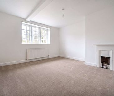 An attractive three bedroom period house in an exclusive setting in... - Photo 3