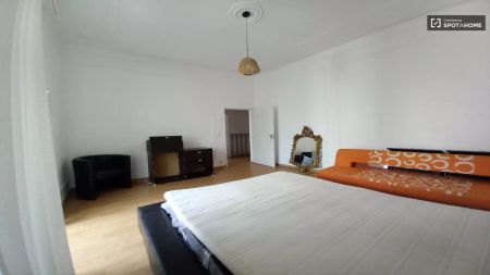 3-bedroom apartment for rent in Lisbon, bills partially included - Photo 4