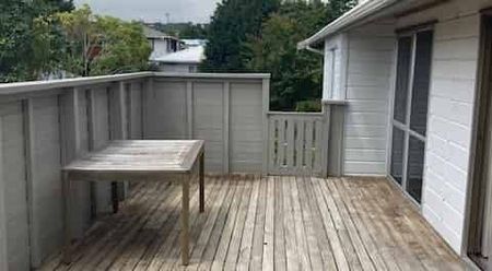 Spacious four bedroom lock wood home - Photo 3