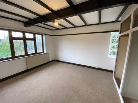 Kingfield Road, Woking - 3 bedrooms Property for lettings - Seymours - Photo 4