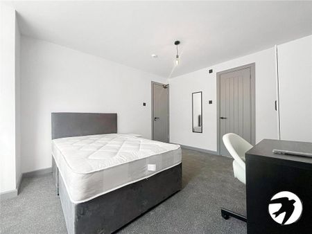 1 bedroom in a house share to rent - Photo 4