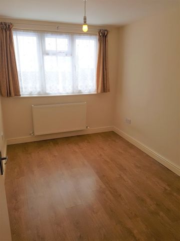 1 Bed Flat, Cardiff Road, LU1 - Photo 2