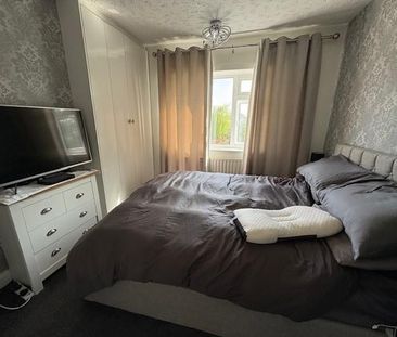 4 bedroom semi-detached house to rent - Photo 4