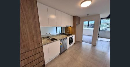 Amazing apartment in Waterloo - Photo 2