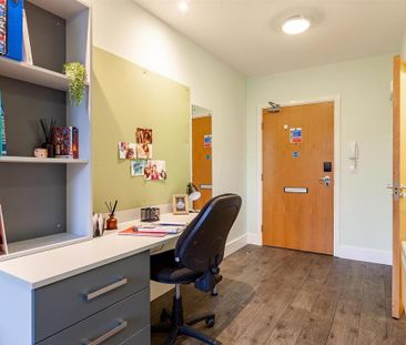 1 bedroom in a flat share to rent - Photo 5