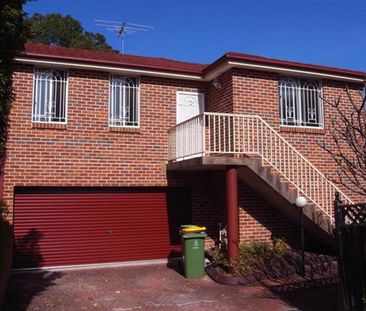 Spacious Townhouse in Prime Location - Photo 2