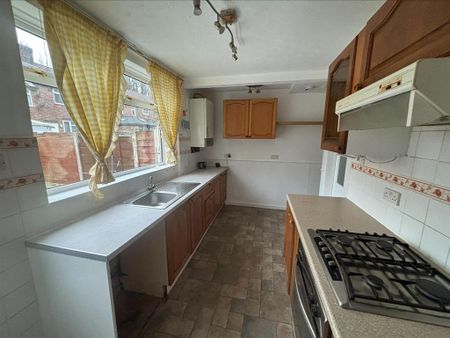 2 bedroom end of terrace house to rent - Photo 5