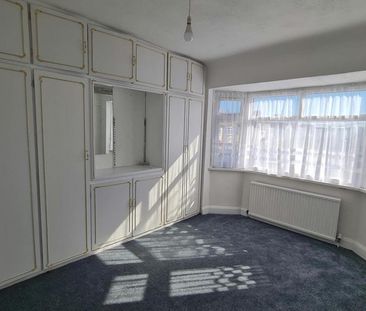 4 bedroom end of terrace house to rent - Photo 5
