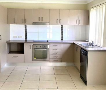 Modern 4-Bedroom Home in Prime Coomera Location - Photo 4