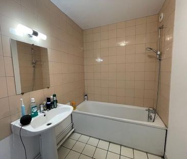 Location Appartement 2 pièces 50m² VILLEURBANNE 69100 - Photo 2
