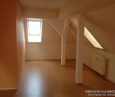 Gemütliche 2,5-Zimmer-Dachwohnung mit EINBAUKÜCHE im Niedrigenergie... - Foto 1