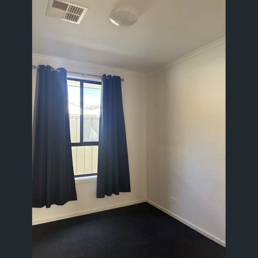 Family Home with Open-plan living - Photo 1