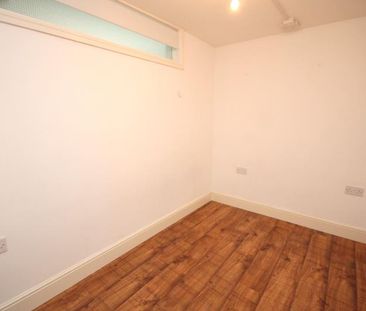 2 Bedroom Flat / Apartment to let - Photo 2