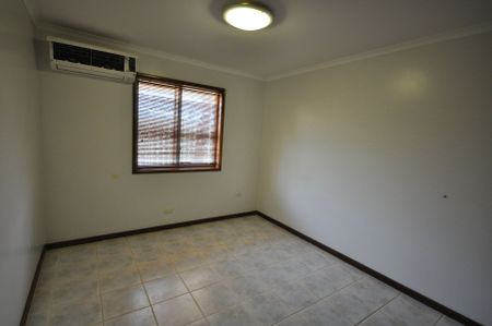 Neat as a pin - Photo 3