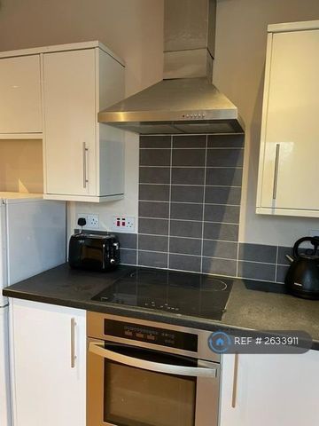 1 bedroom in a house share to rent - Photo 4