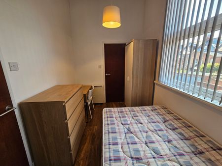 2 Bed Student Accommodation - Photo 2