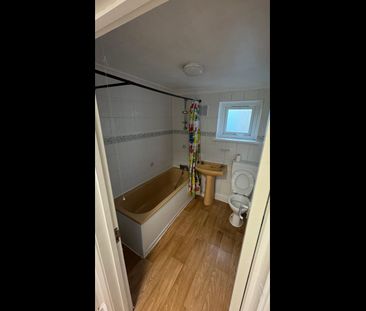Bedsit, Derby Road, E7 - Photo 2