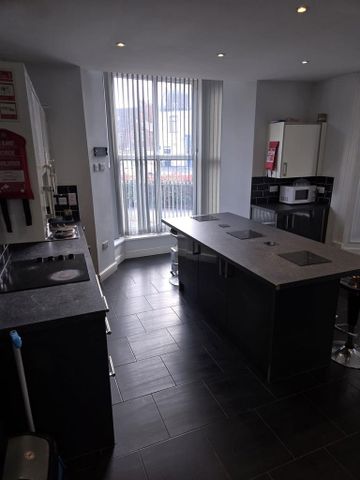 1 bedroom in a house share to rent - Photo 2