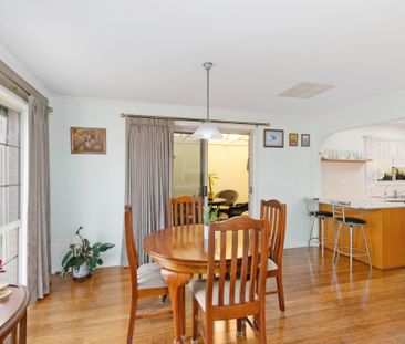 Perfectly Preserved, Three Bedroom, Two Bathroom Family Home - Photo 2