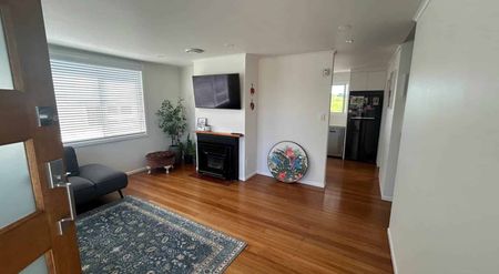 Tidy 3 Bedroom - Photo 5