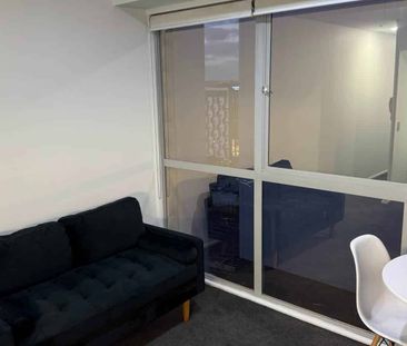 Furnished 2 Bedroom City Apartment - Photo 3