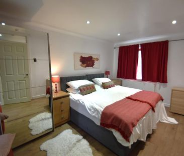 3 bedroom semi-detached house to rent - Photo 4