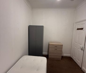 Room in a Shared Flat, Chapter Road, NW2 - Photo 2