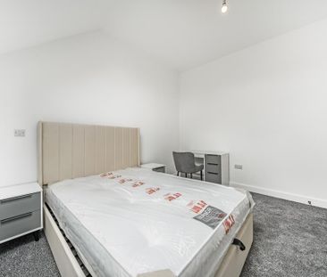 4 bedroom link detached house to rent - Photo 4