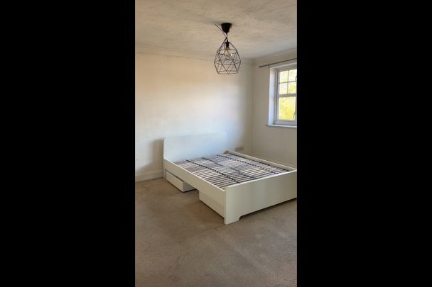 2 Bed Flat, Princes Place, LU2 - Photo 1