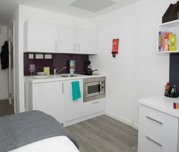 Studio to rent - Photo 1