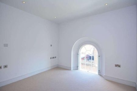 Market Place, Brentford, TW8 - Photo 4