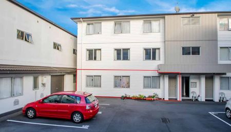 Four Bedroom in Saint Johns - Great Location! - Photo 4