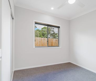 Brand New Modern 4 Bedder Family Home LOW priced set to be gone quick - Photo 2