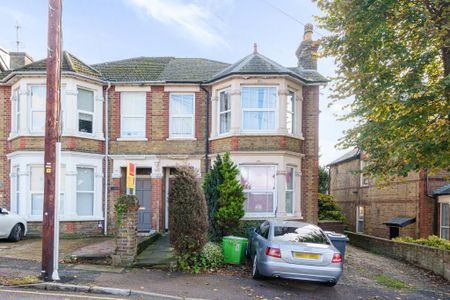 2 bedroom maisonette to rent - Photo 2