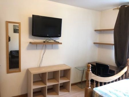 2 Bed Flat, Corbin House, E3 - Photo 2