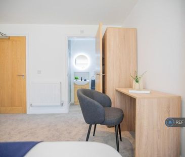 1 bedroom in a house share to rent - Photo 5