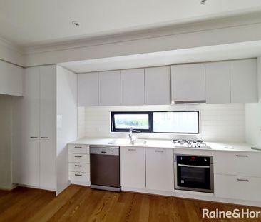 MODERN LIVING - Photo 6