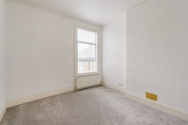 3 bedroom flat to rent - Photo 1