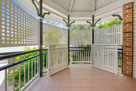 Charming Paddington Apartment Awaits You - Photo 5