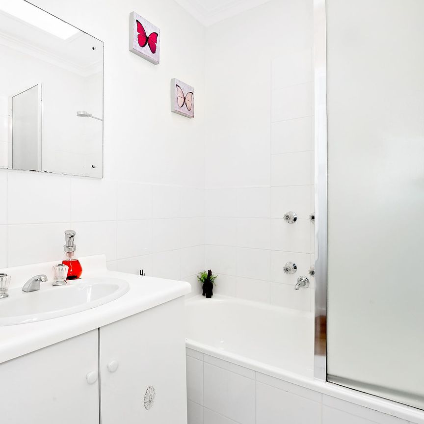 Unit 3/100 Windsor Crescent, Surrey Hills. - Photo 1