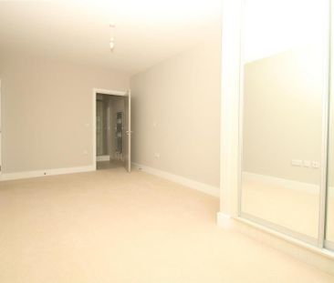 3 bedroom flat to rent - Photo 3