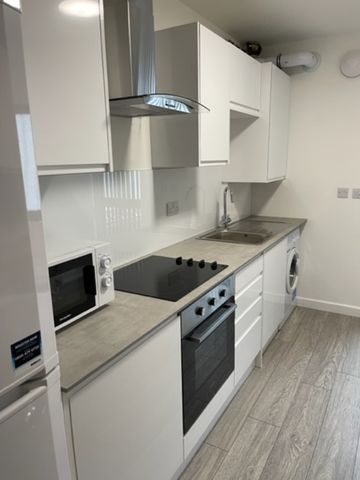 4 Bed Student Accommodation - Photo 3