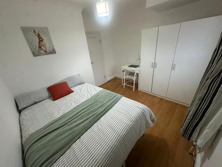 5 bedroom flat share to rent - Photo 3