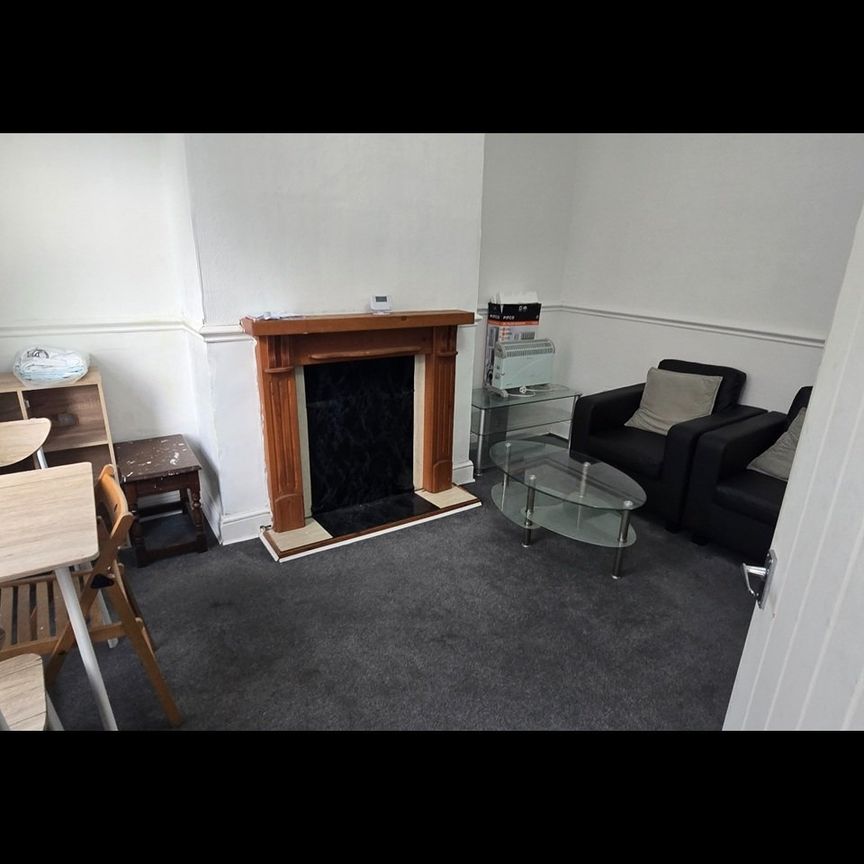 1 Bed Terraced House, Aviary Mount, LS12 - Photo 1