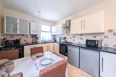 2 bedroom terraced house to rent - Photo 2