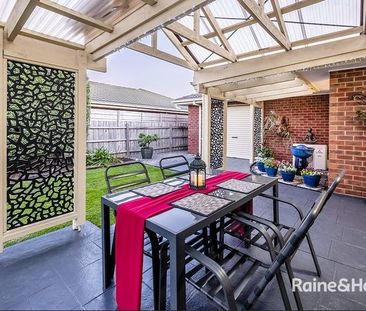 32 Cornwell Crescent, Cranbourne East, VIC 3977 - Photo 6