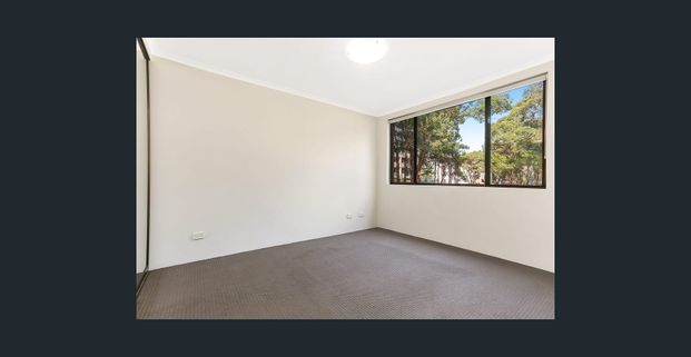 Spacious Ground Floor Apartment with Balcony & Lock-Up Garage - Photo 1