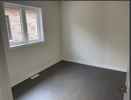 4 bedroom for rent in Whitby - Photo 3