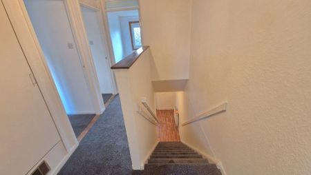 3 bedroom end of terrace house to rent - Photo 4