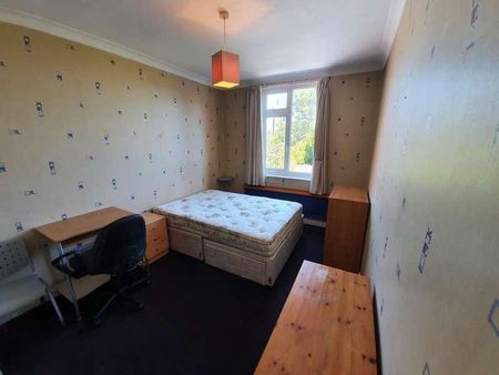 Bedroom Property In Winton, BH9 - Photo 3